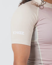 Cargar imagen en el visor de la galería, Rashguard Kingz Terra Women´s Short Sleeve- Soil Edition
