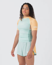 Lade das Bild in den Galerie-Viewer, Rashguard Kingz Terra Women´s Short Sleeve-Green Edition
