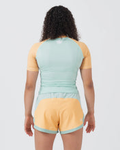 Cargar imagen en el visor de la galería, Rashguard Kingz Terra Women´s Short Sleeve-Green Edition
