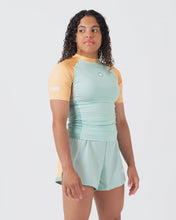 Cargar imagen en el visor de la galería, Rashguard Kingz Terra Women´s Short Sleeve-Green Edition
